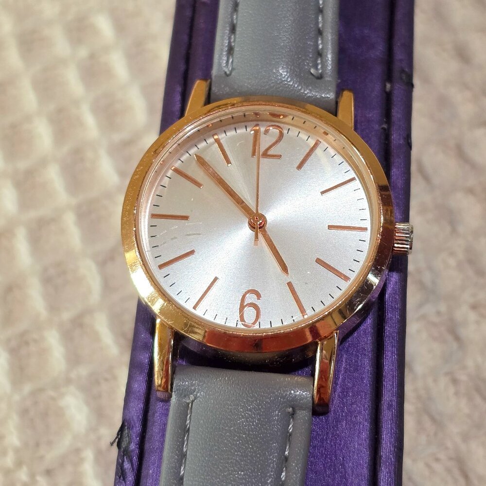 Rose Gold Pink Brushed Silver Face Gray Band Round Women's Wrist Watch Running
